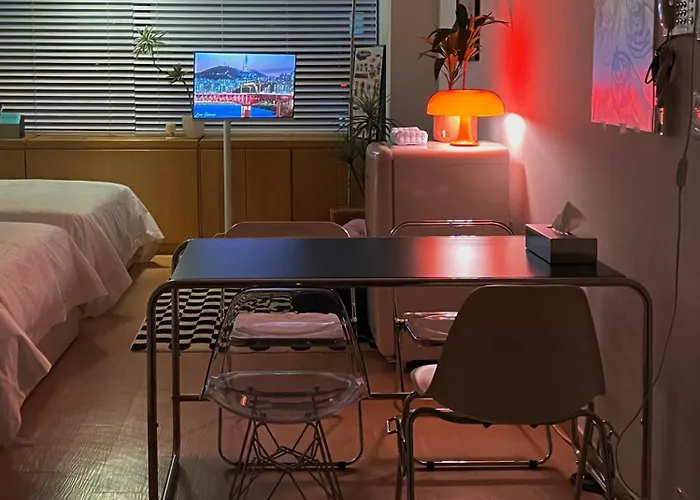 Hongdae Station Link House With Massage Chair *